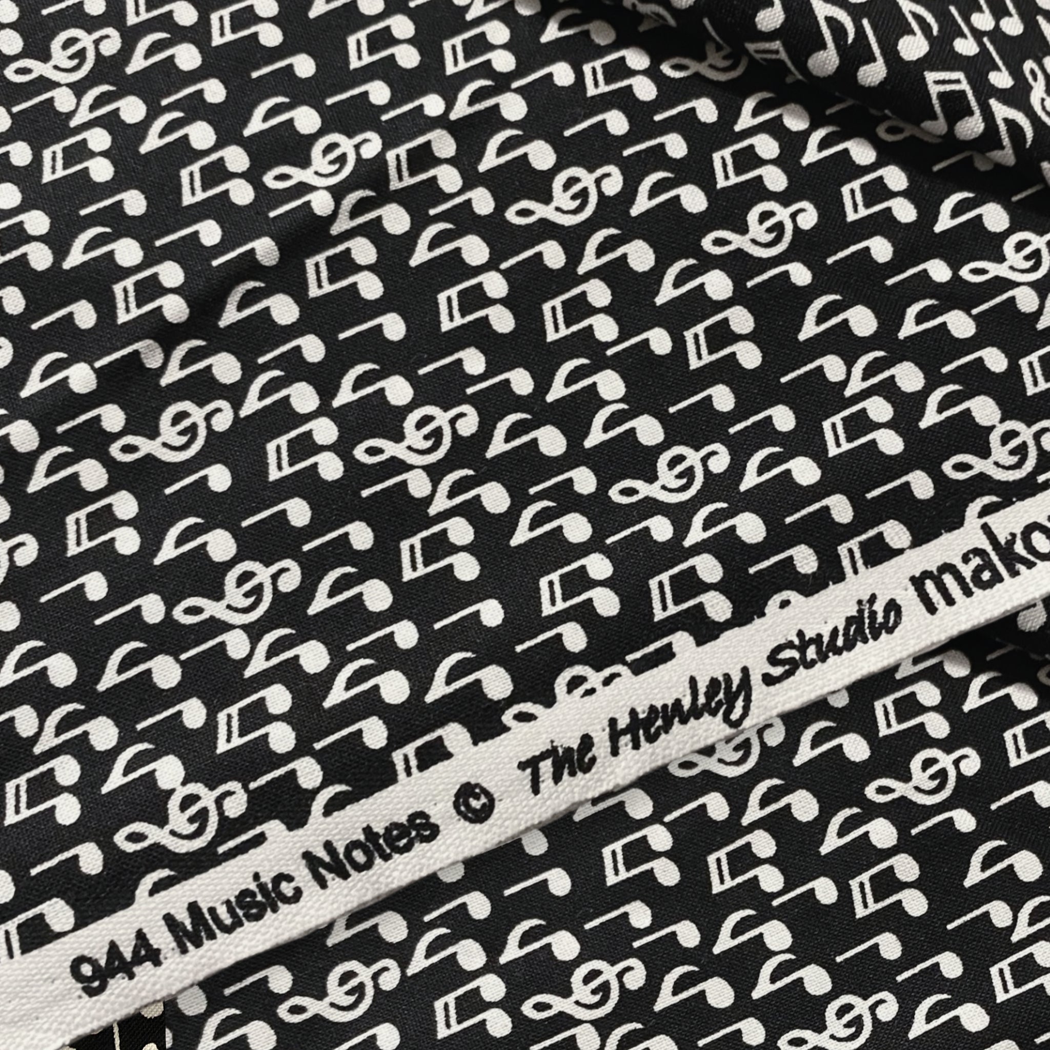 The Henley Studio selvedge black white music notes novelty fabric Makower UK 944 music fabric for music lovers quilts teacher gifts bags and patchwork sewing