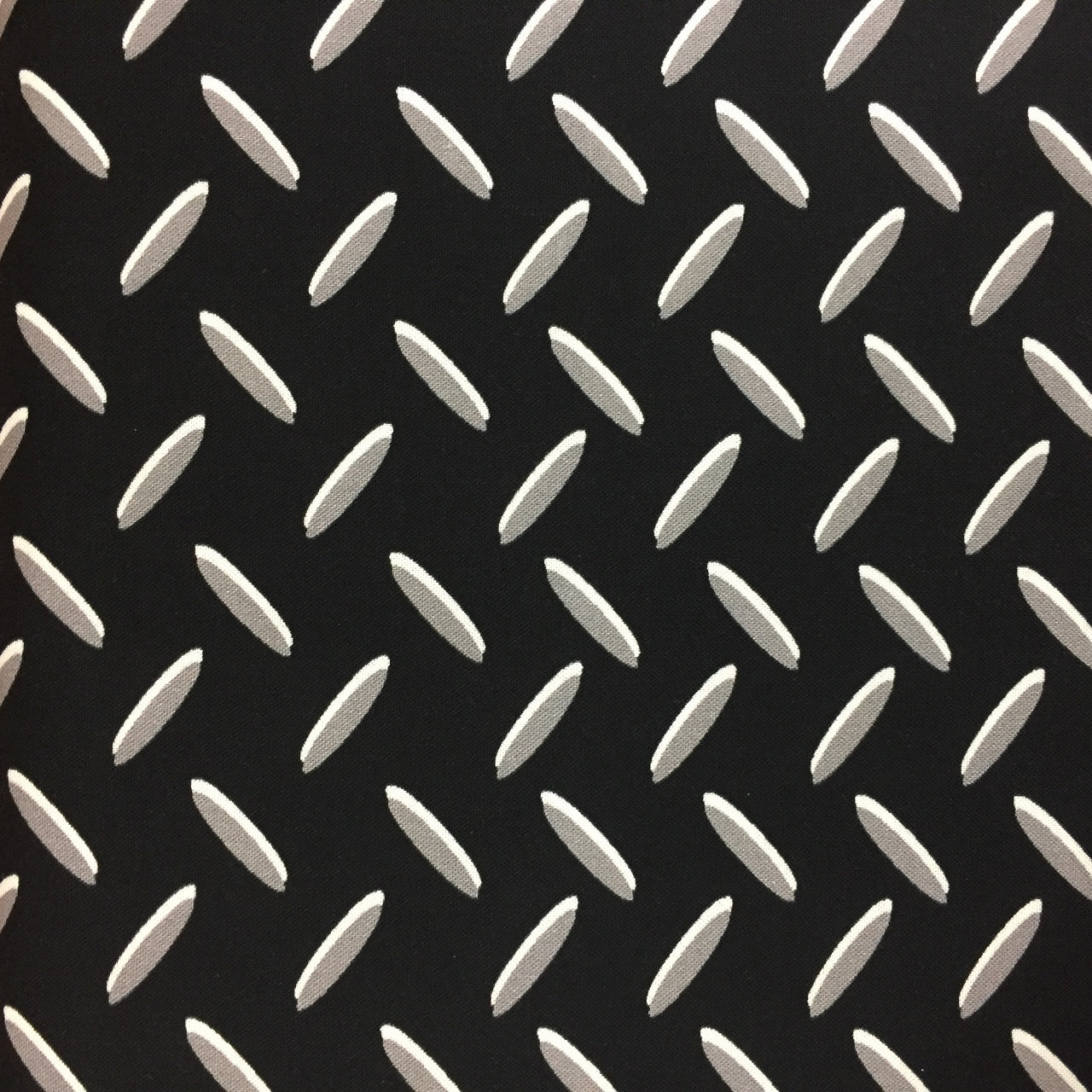 Checkerplate Tyre Tracks Large (Black)